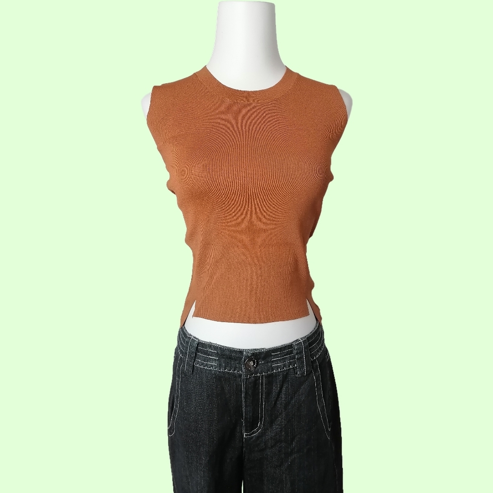 🐆 fits sz: S/M , vintage minimalist brown crew neck sleeveless ribbed top